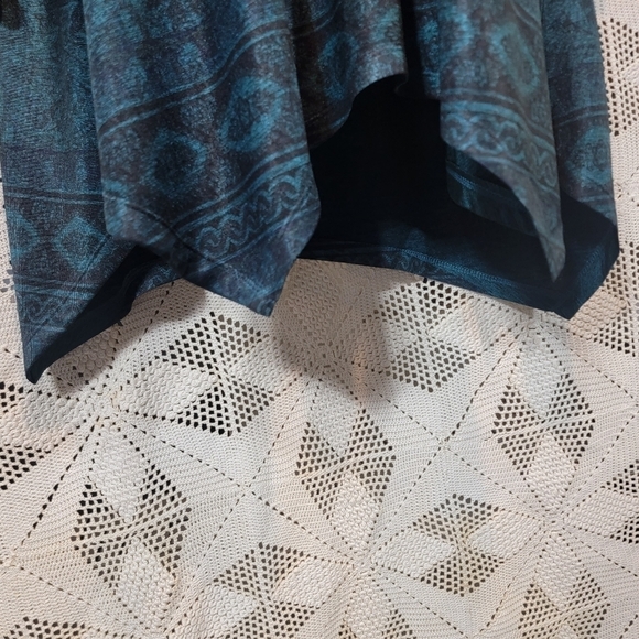 Exclusive one 2XL green and black blouse with embellishments. - Picture 8 of 13